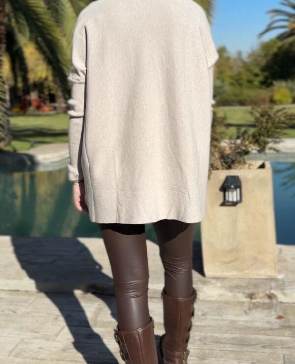 Sweater  oversize cuello V - Imagen 6