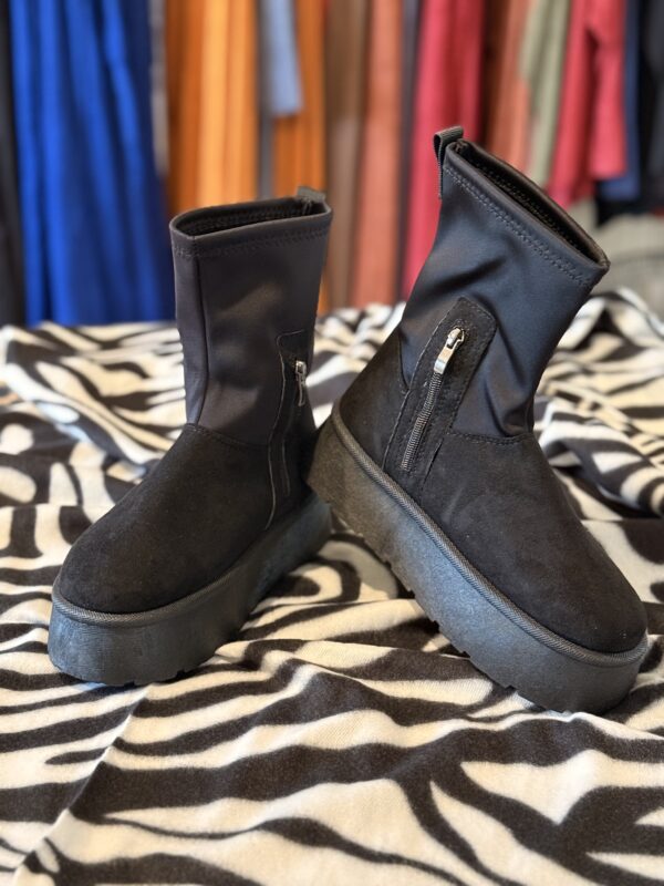 Botas negras puño elasticado